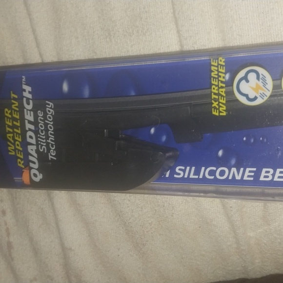 Windshield wiper sells from Michelin at 34.99 - Picture 6 of 11